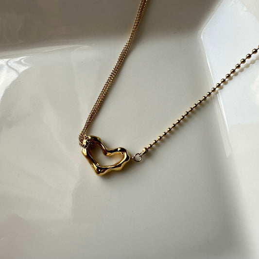Lovey Pendant Choker
