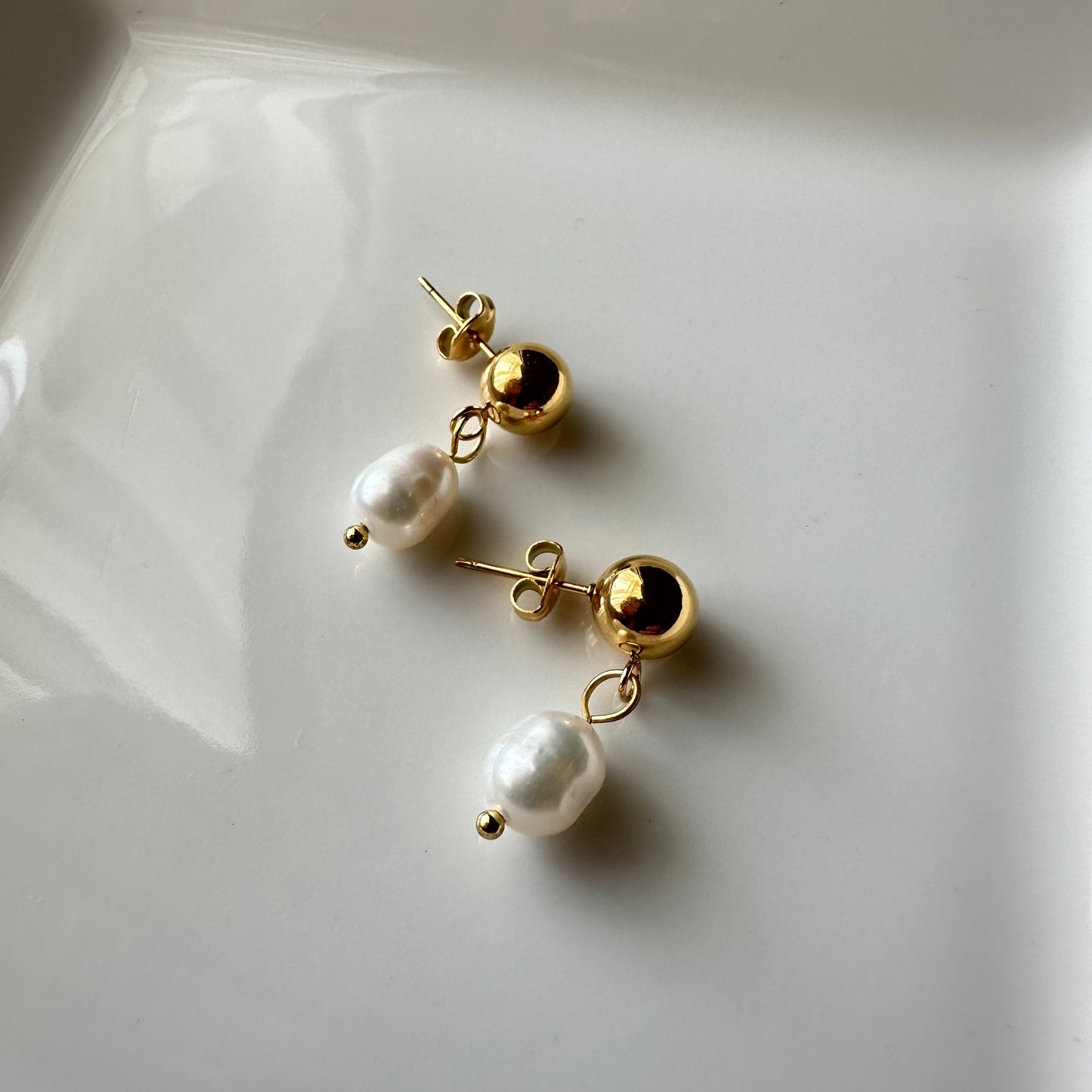 Kim Pearl Earrings