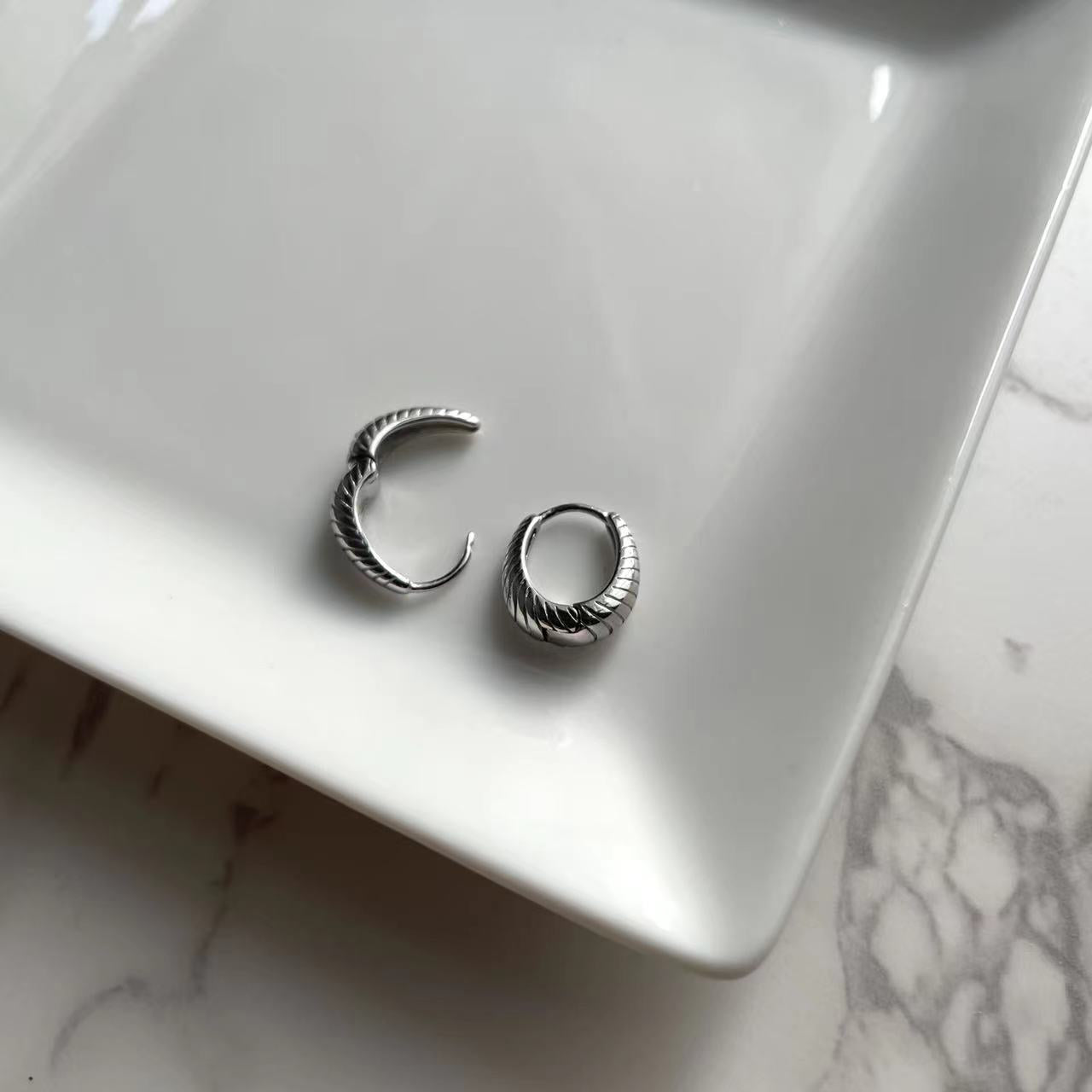 Tien Oval Hoop Earrings