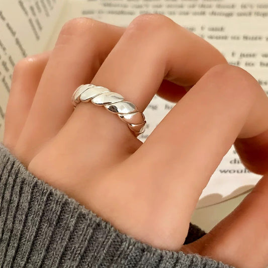 Interwined Ring