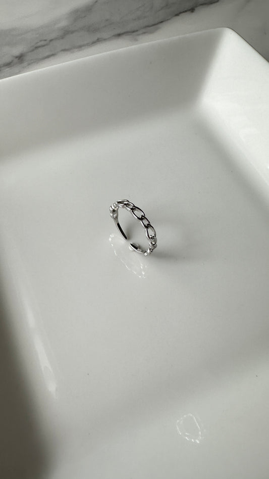 Bene Chained Ring