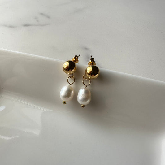 Kim Pearl Earrings