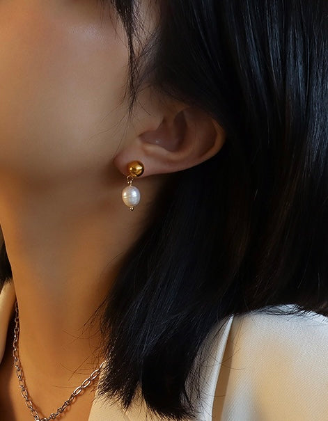 Kim Pearl Earrings