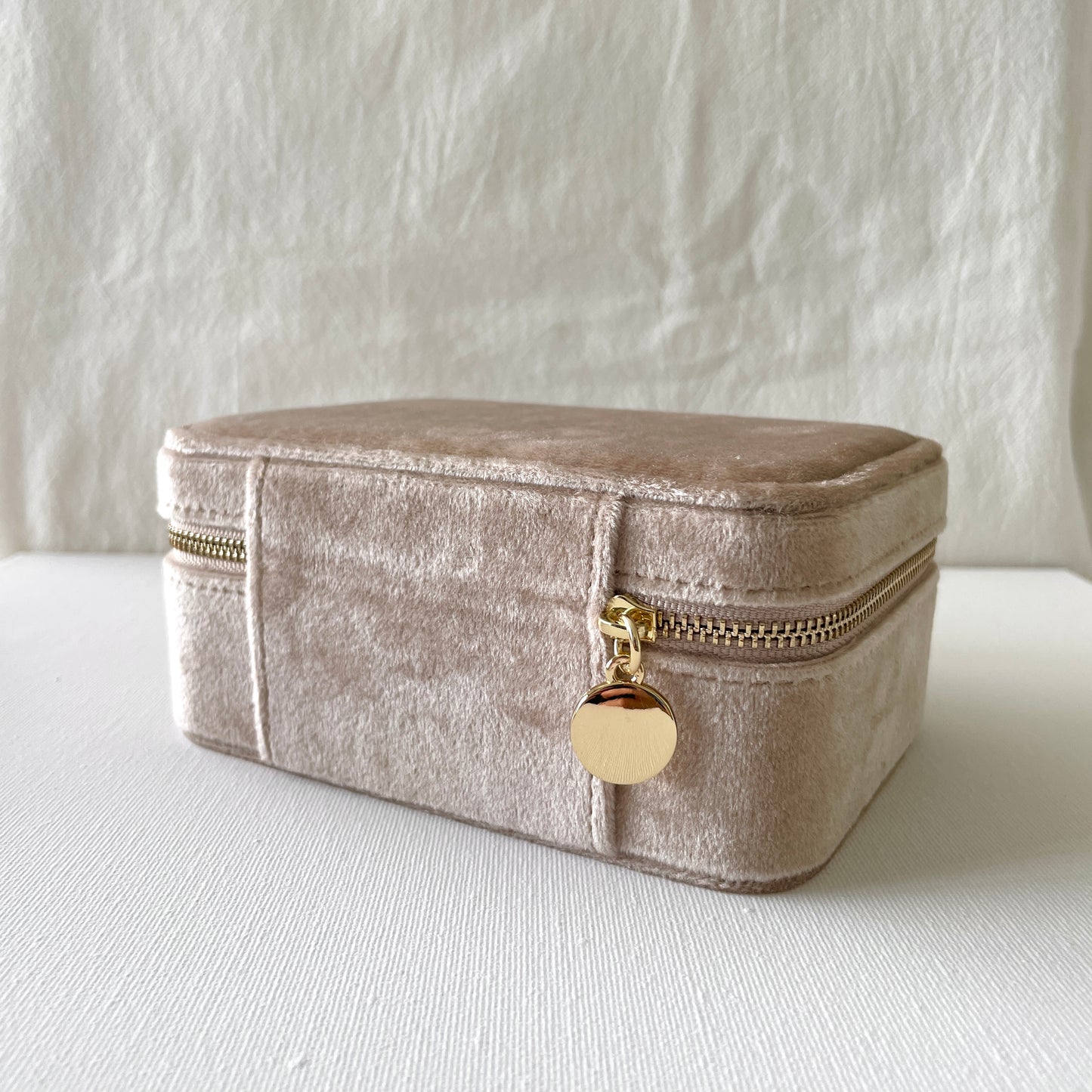 The Atellier Velvet Jewelry Travel Organizer-Beige