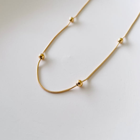 gold stud detailed necklace