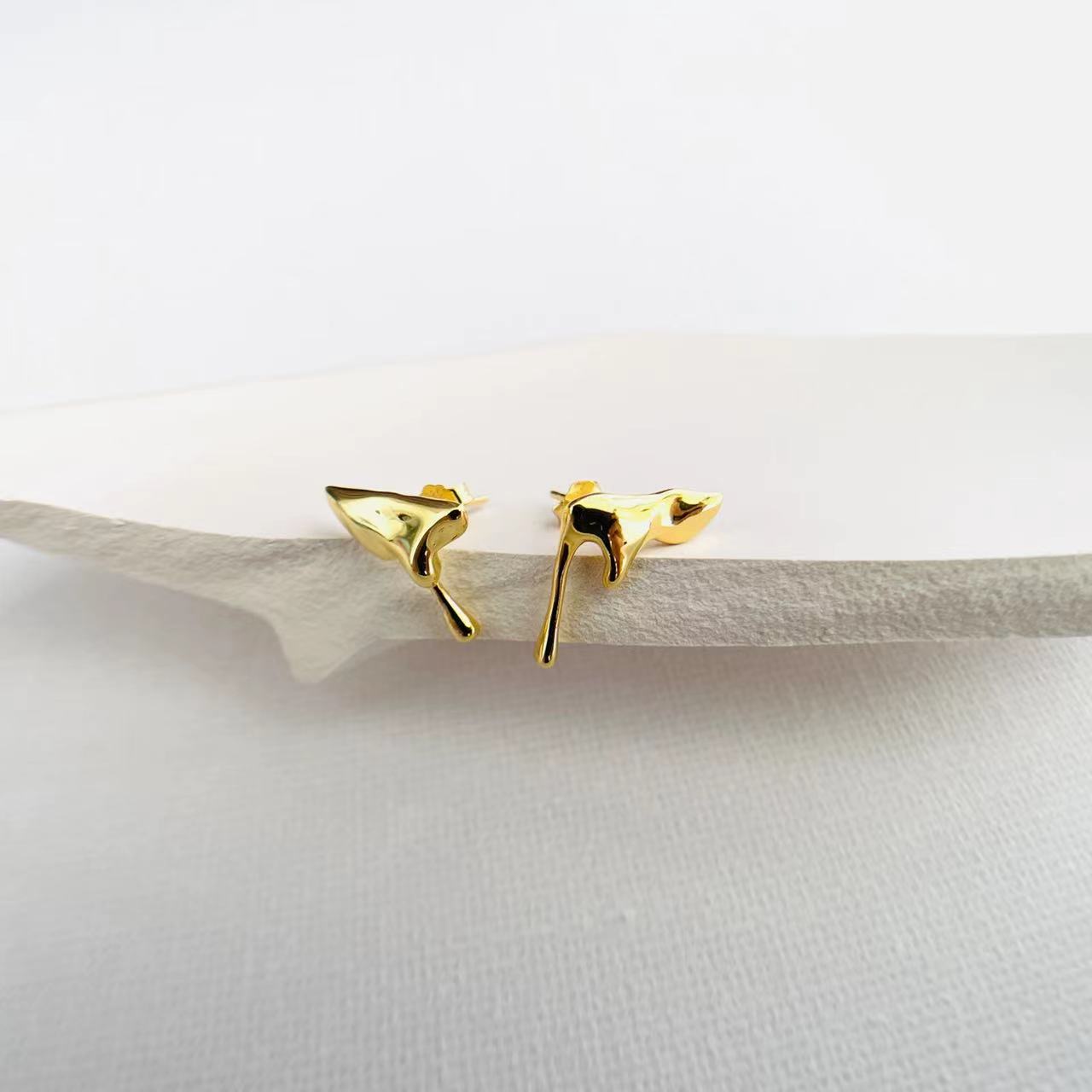 gold stud earrings