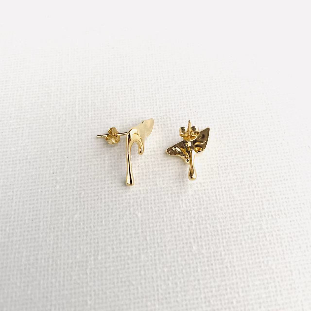 gold stud earrings