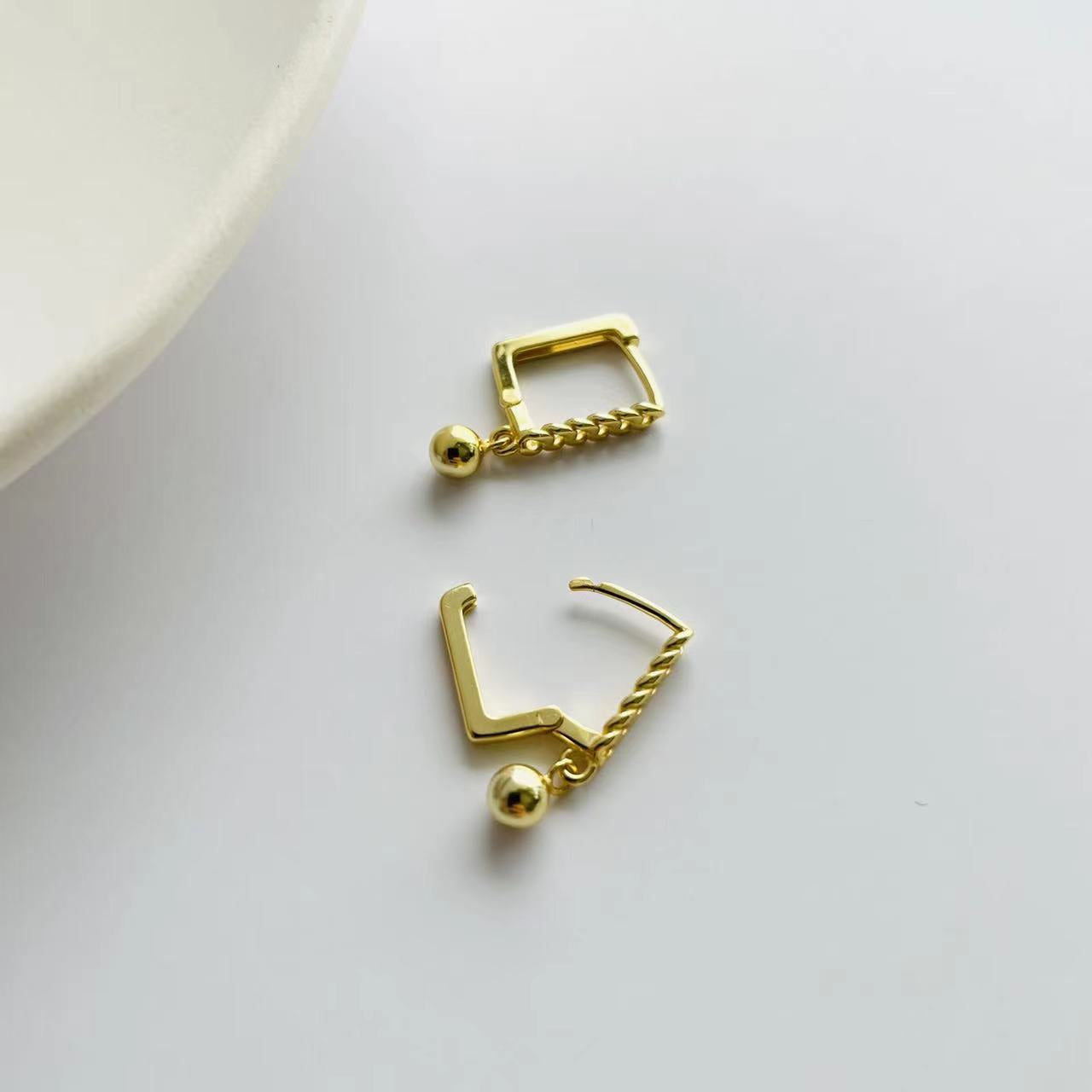 gold chain hoop earrings