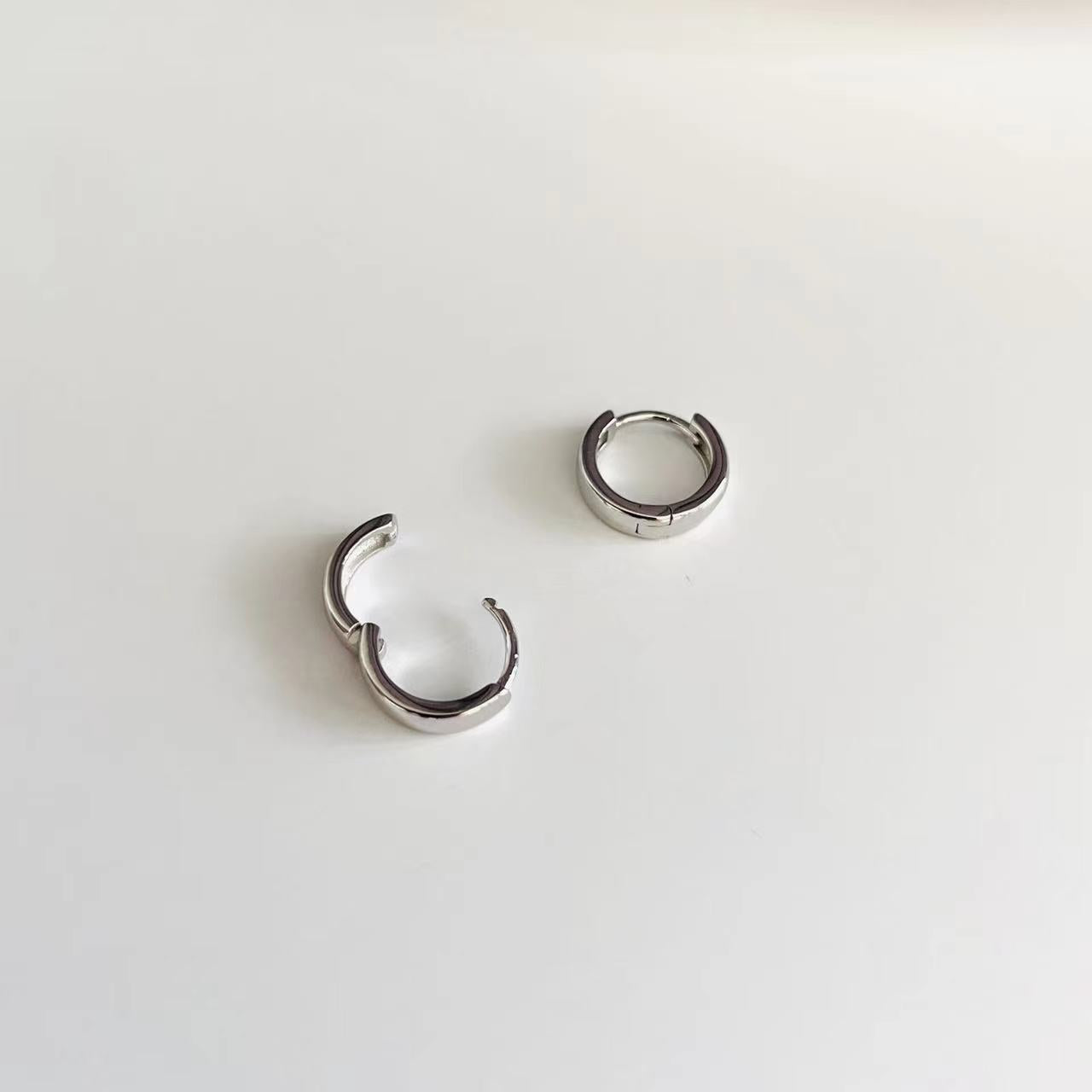 silver basic hoop earrings