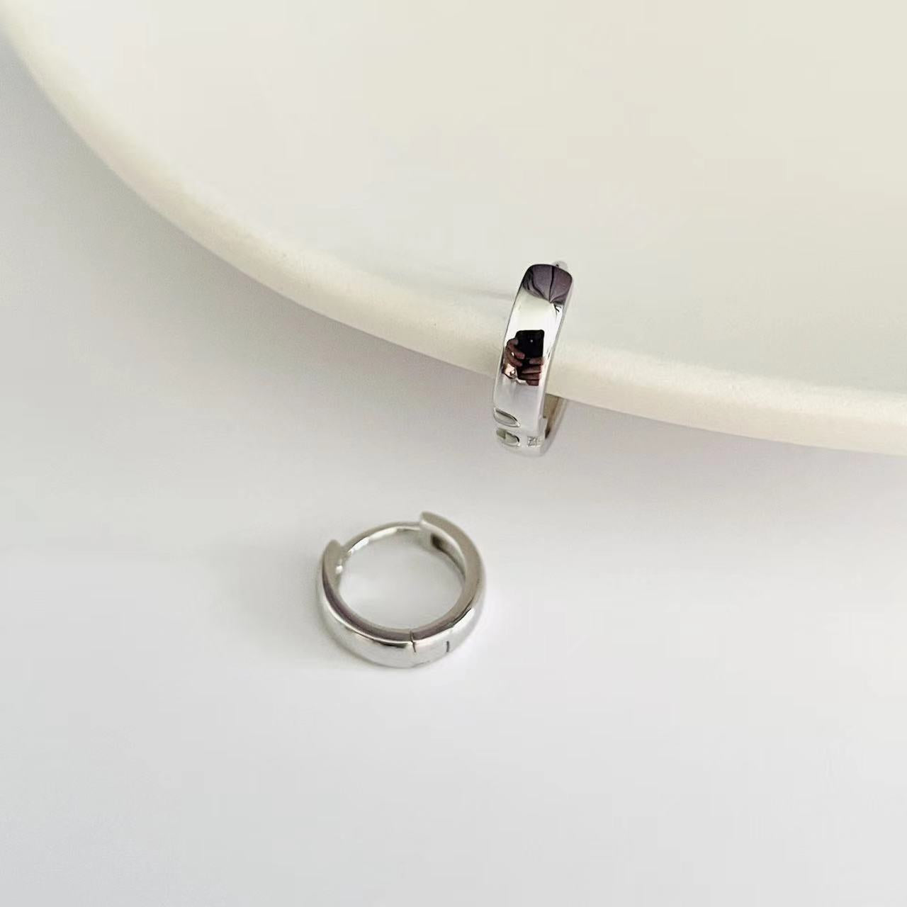 silver basic huggies