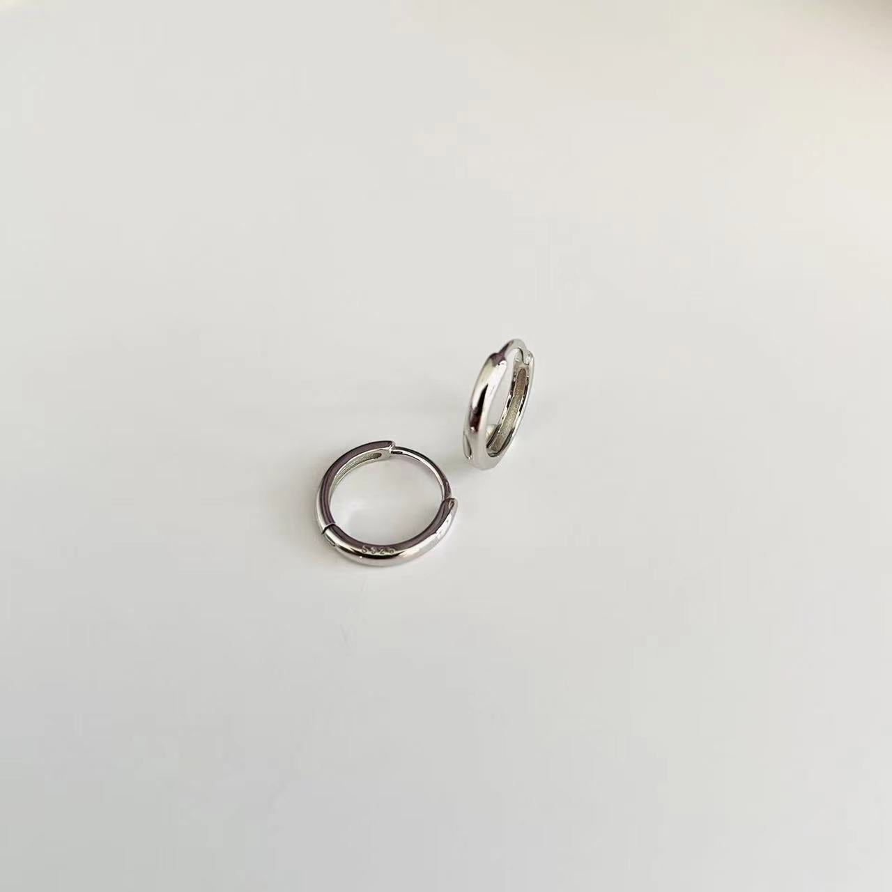 silver basic hoop earrings