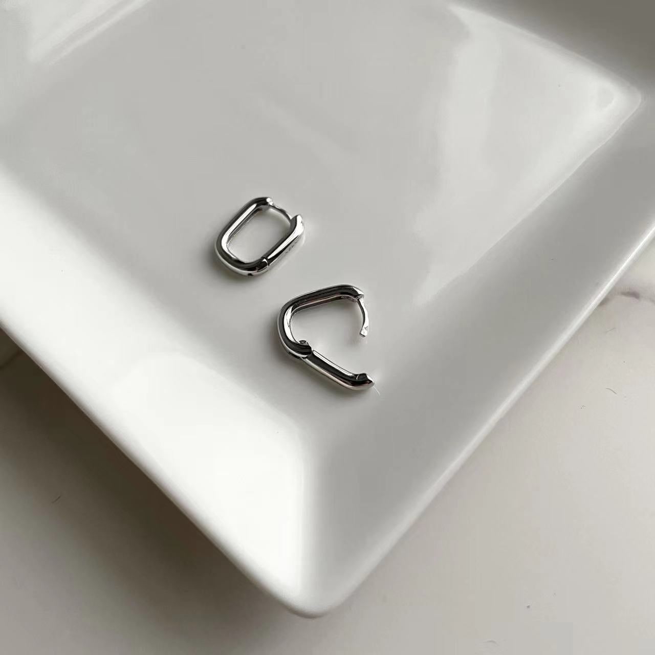 Vera Silver Hoop Earrings