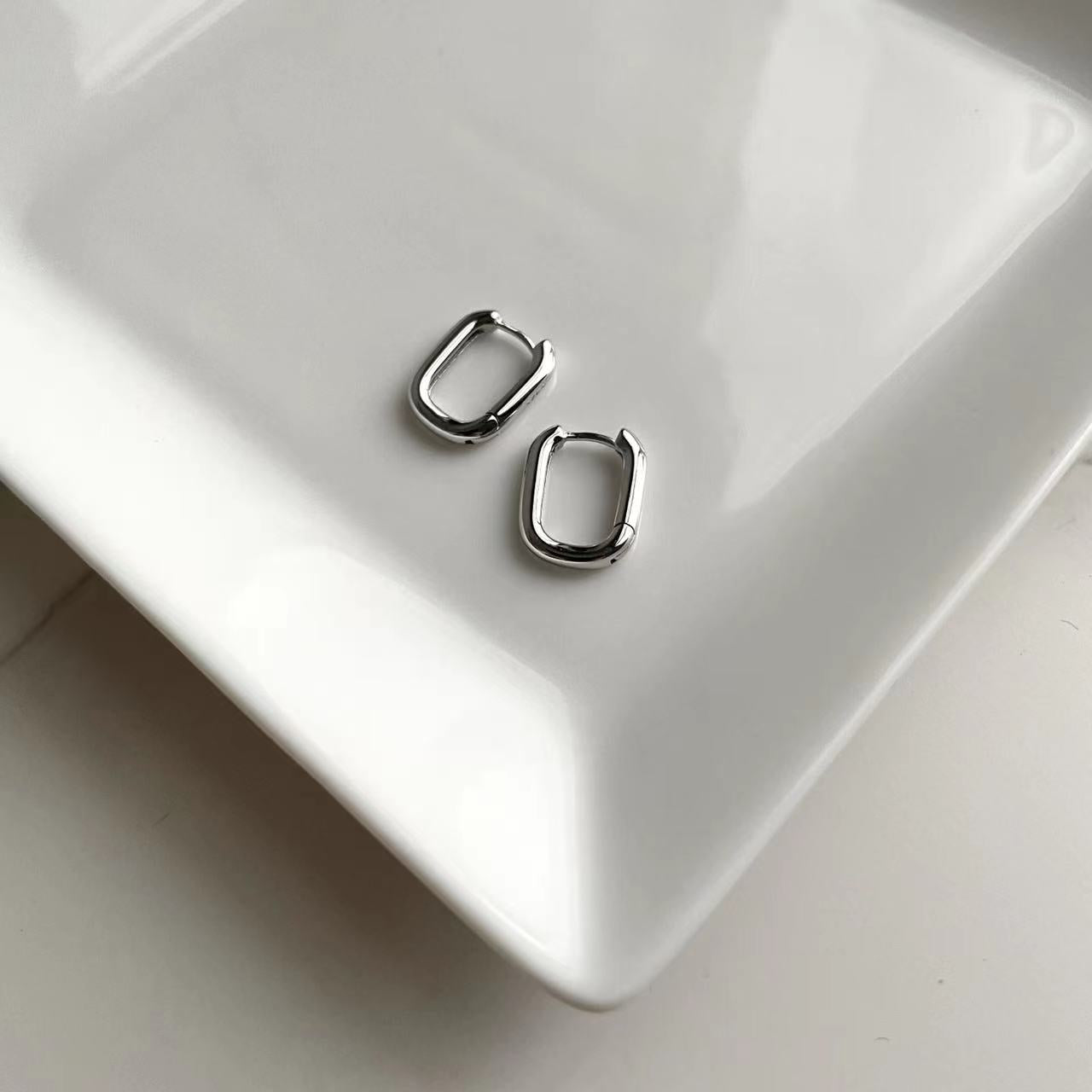 Vera Silver Hoop Earrings