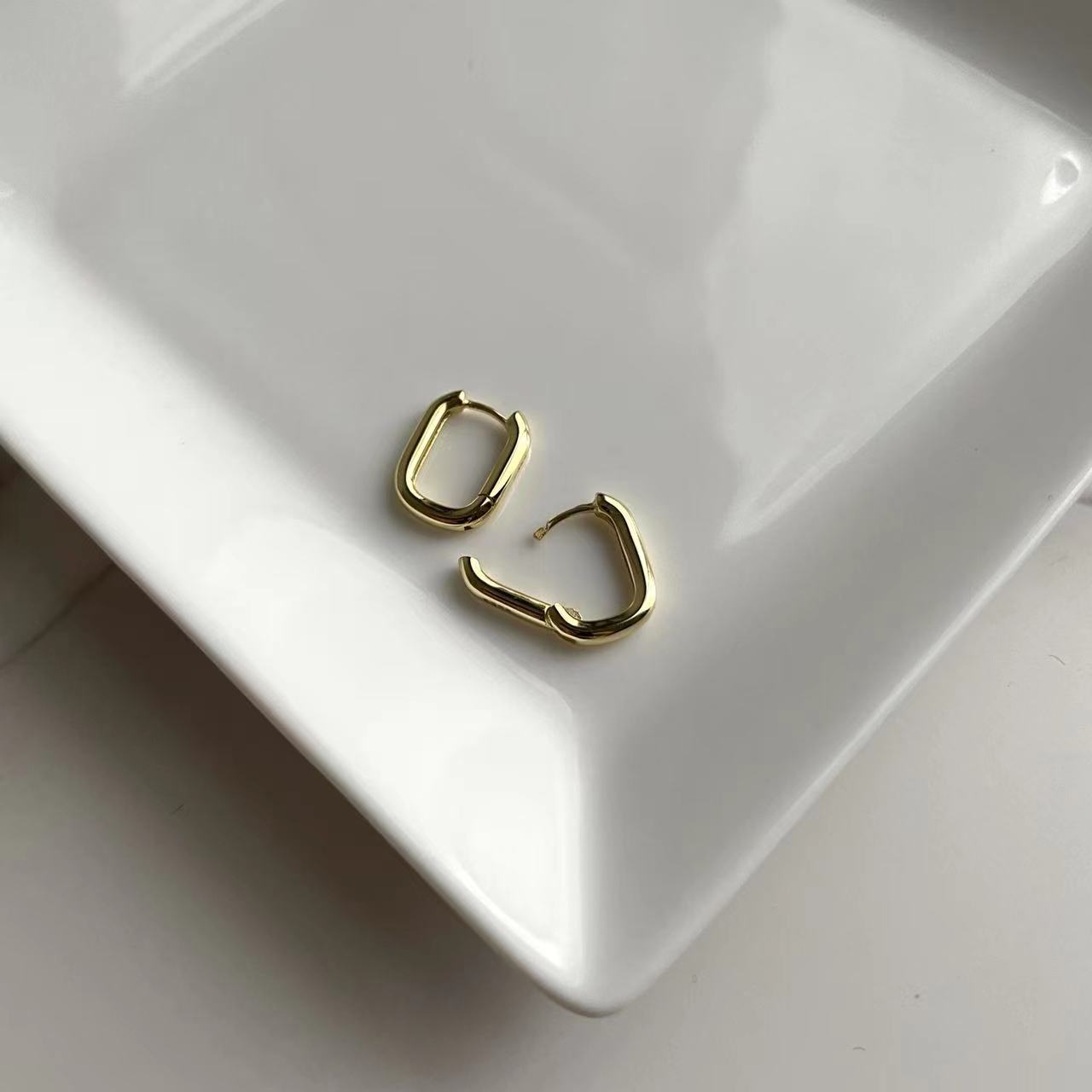 Vera Gold Hoop Earrings